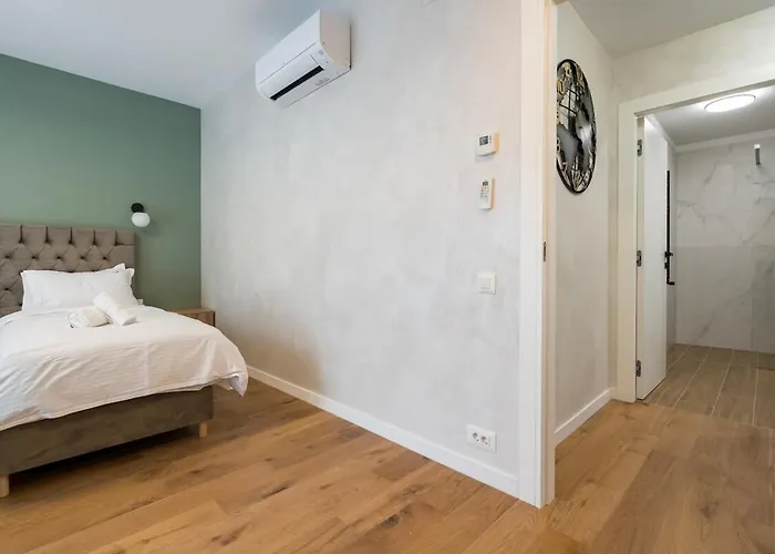 Emerald Charm One Cotroceni 2 * Bucureşti