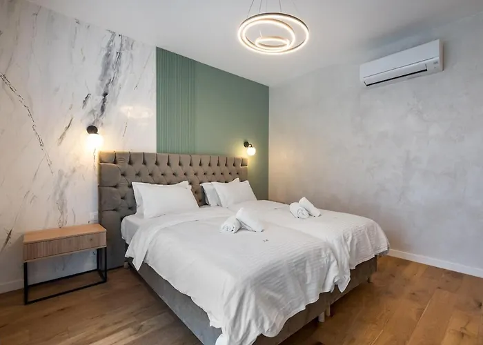 Emerald Charm One Cotroceni 2 *